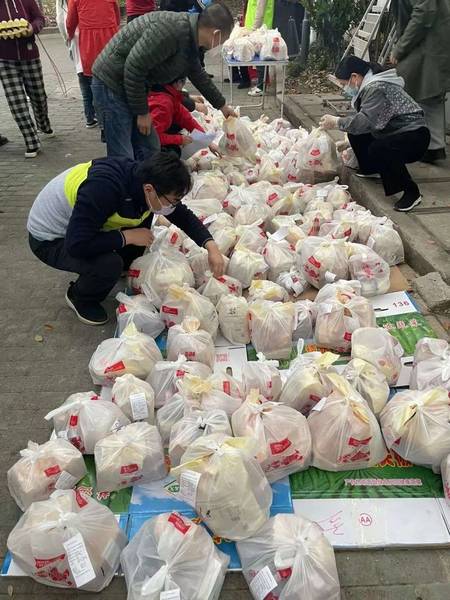 上海遭遇买菜荒，社区团购又活了？