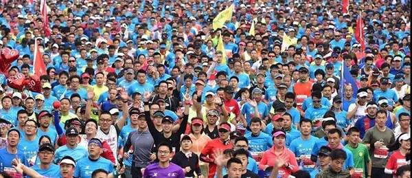 一天16万人奔跑，谁在运营马拉松